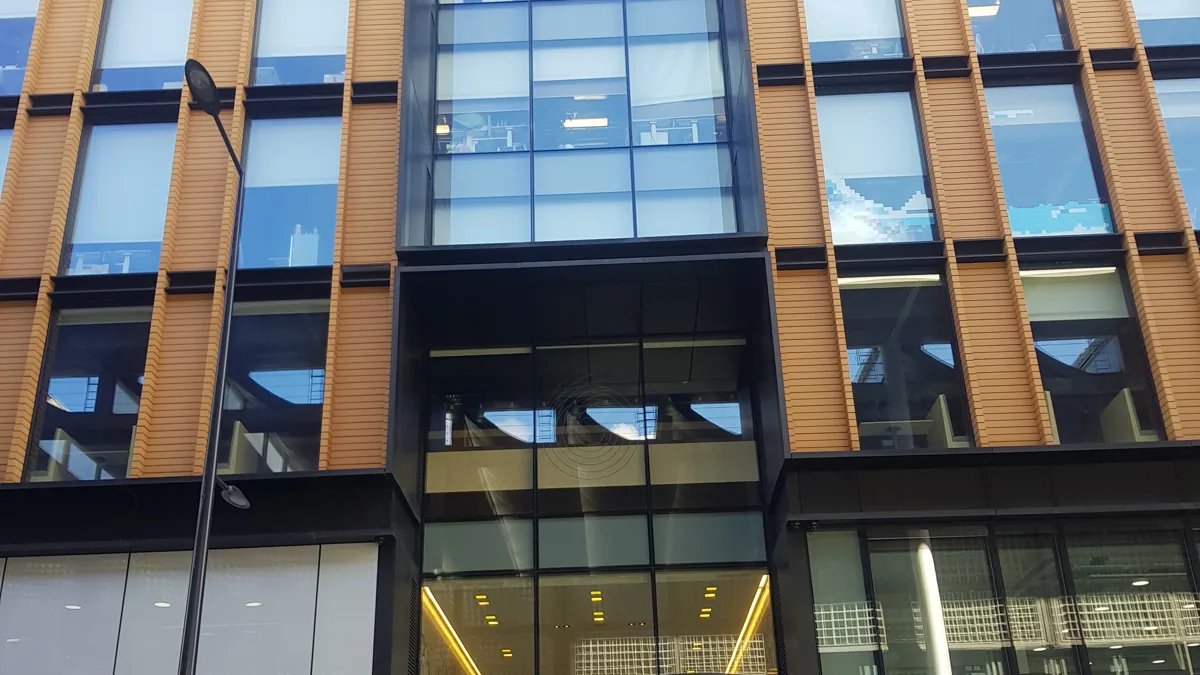 Entrada a oficinas de Google en Londres; imagen de archivo, no del incidente