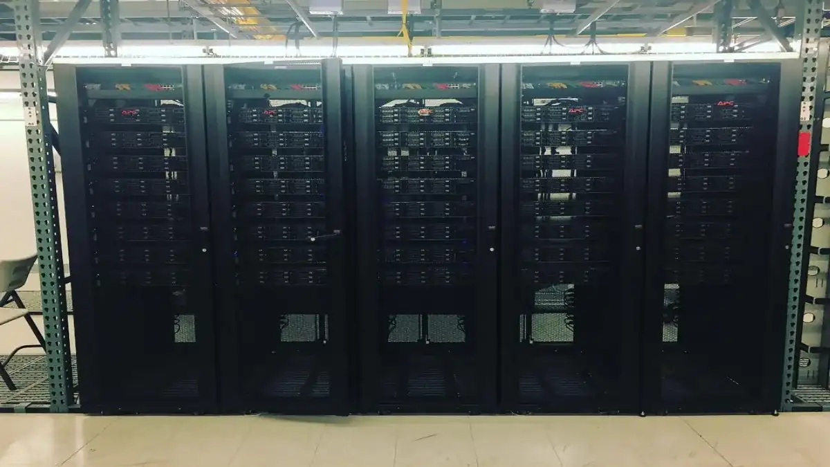 Foto de archivo: Centro de datos de alojamiento web fotografiado en 2016