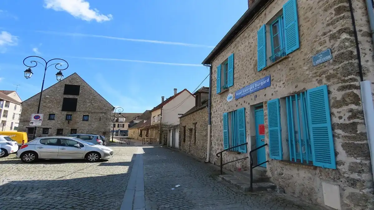 Archival photo: Trappes street in Yvelines, 2025 archive photo