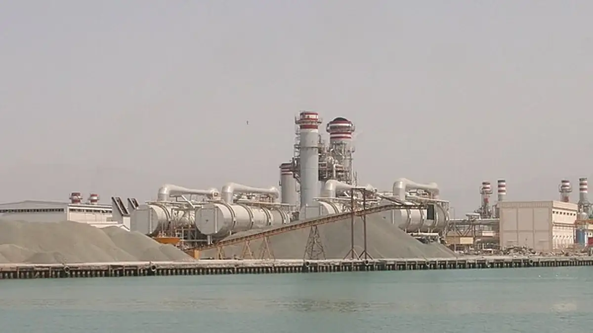 Desalination plant in the UAE, used to illustrate the water-treatment industry, not a Chinese facility.